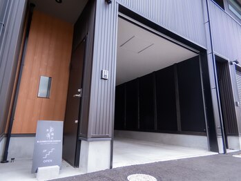 ビコレクション ガレージ(BI:CORRECTION GARAGE)/ガレージ入り口