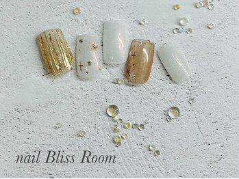 ブリスルーム(Bliss Room)の写真/短い爪でも存在感バツグン！癖になるかわいさ♪ニュアンス×ショートにハマる方続出！