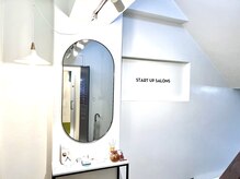 カームブルー(Calmblue)/2階エレベーターホール/馬車道駅