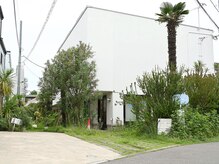 レディー(Lady)の雰囲気（こちらがサロン建物全体の入口になります）
