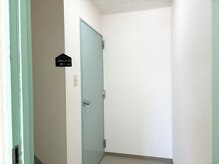 ソナ バイ イト(sona by itO.)/サロンへの階段