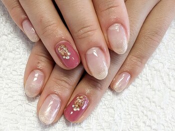 ラ プリュム(La plume)の写真/＜上品なシンプルネイルが得意＞あなたの為の似合わせカラー＆シンプルだからこそ際立つフォルムが◎