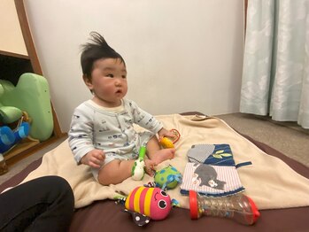 子育てママの整体サロン/施術中のお子様の様子