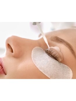 ナチュラル上品な目元にしたい