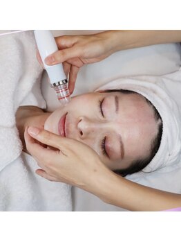 クレッセント(Crescent)の写真/【大人気ハイドラ】毛穴洗浄で黒ずみ・乾燥・くすみ・ざらつき等のお悩みにアプローチ◎すっぴん美人に♪