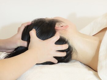 ボディケア専門店 bluem iu.の写真/極上のヘッドスパで頭を緩め、心身をリセット!日々の疲れを解き放ち、深いリラックスと至福のひとときを。