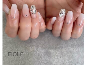 フィオル(FIOLE)/ホワイトグラデーション♪