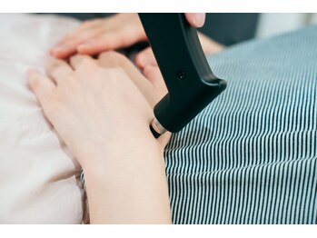 【肩こり/腰痛/姿勢改善】すぎさき鍼灸・接骨院の写真/【デスクワークやスマホの使用で首肩こりのつらさが気になる方へ】夕方以降の時間帯も大歓迎！