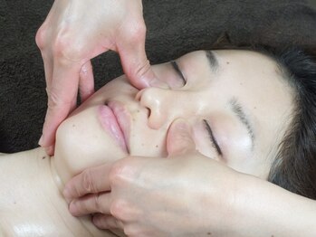 アロマティックリラクゼーション そらりす/クーポン【目首肩/背中/頭選べる