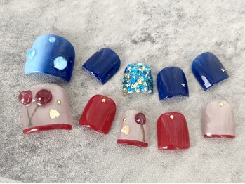 ネイル ブーマー(Nail BOOMER)の写真/【フットネイル(フットバス付き)¥5,500～★】足元を華やかに彩るデザインで気分もUP♪フットバス付でケア☆