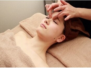 ビューティーゾーン/目元のツボ押し