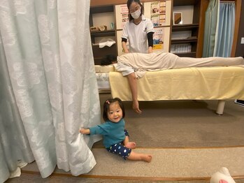 子育てママの整体サロン/施術中のお子様の様子