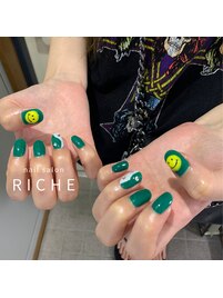 ぷっくりスマイルネイル