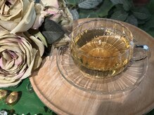 サロンリボーンの雰囲気（サロンではよもぎ茶飲み放題！道産よもぎの新芽を手摘みしてます）