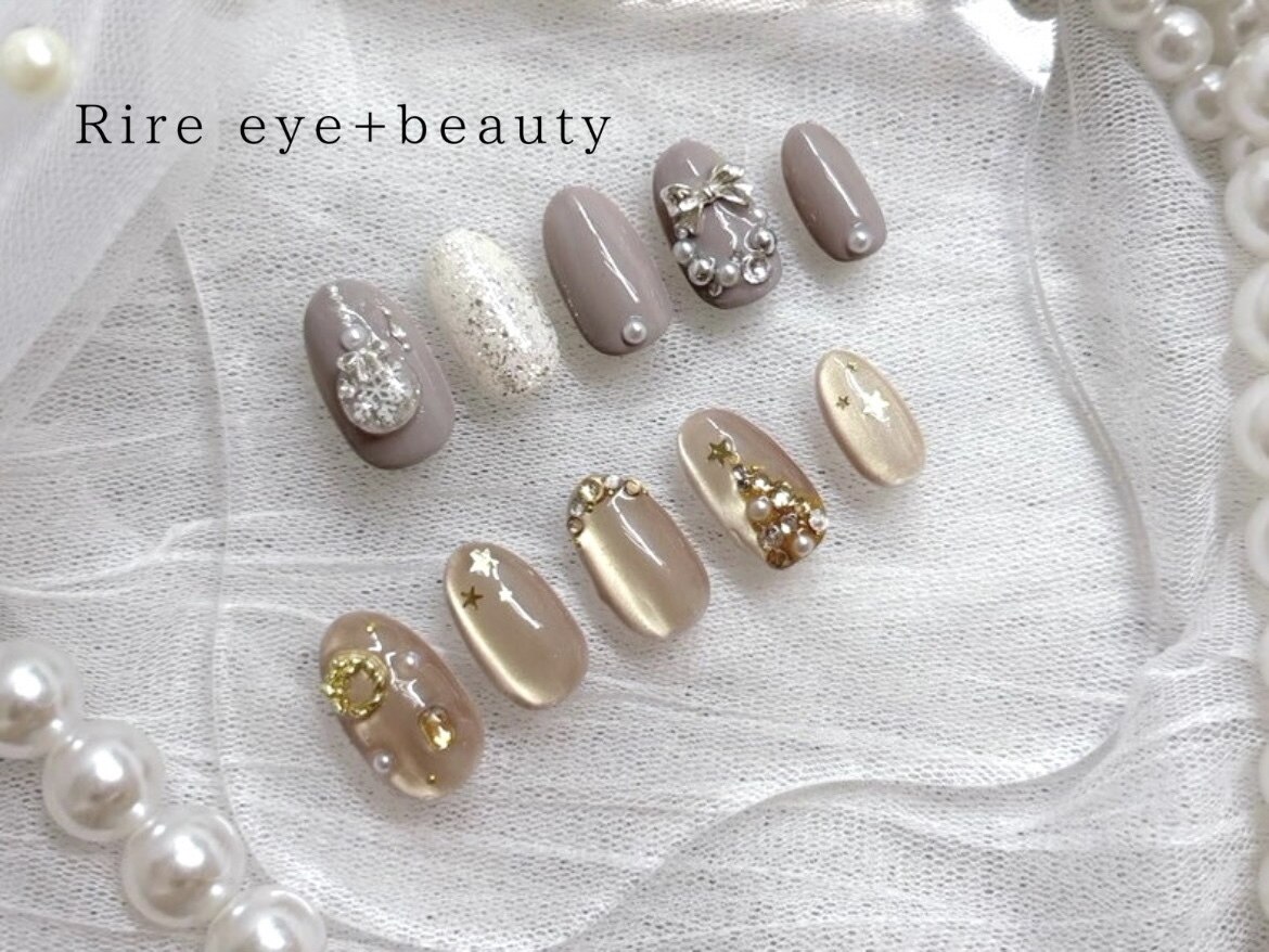 2026年冬トレンド】ホログラム ハンド クリスマスのネイルデザイン集