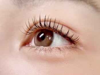 アイラッシュサロン シトロン 祐天寺店(eyelash salon Citron)の写真/【LEDエクステ×フラットラッシュ 100本】通常のエクステより1.5倍以上の持続力◇夏におすすめ♪