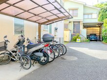 アガペー鍼灸の雰囲気（【建物】横に無料駐車場）