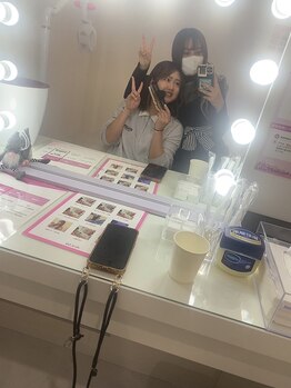 エクシアホワイトニング 中野駅北口店/お客様とスタッフ