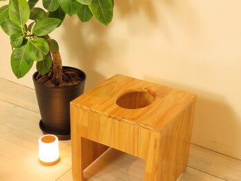 ヨモピコ(Yomopico)/【よもぎ蒸し】木製椅子で安心