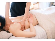 銀(しろかね)の雰囲気（痛気持ちいい強さで肩甲骨周りをほぐします。）