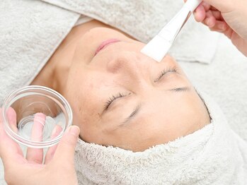 クラリス(Clarice)の写真/【★本気のシミ・しわケア★】ピーリング（濃度別）で色を薄くしていきます。目立たないお肌へと導きます。