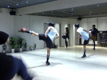 スタジオ ティーズアールエフ(STUDIO T’zRF)の写真/楽しく体を引き締めたい方にぴったり!ダンスや格闘技を楽しみながら理想のボディを手に入れよう☆