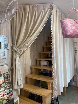 シュエットサロン 自由が丘(Chouette Salon)/お靴を脱いで2階へ