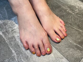 ピカイチウェルネス 上通店(pikAicHi WELLNESS)の写真/フットネイルが輝く季節到来★お仕事や家事でハンドネイルができない方のモチベUPにも☆《提案力×高技術》
