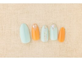 夏らしいビタミンカラーネイル