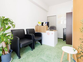 いむき整骨院・いむき鍼灸院/落ち着いた受付空間