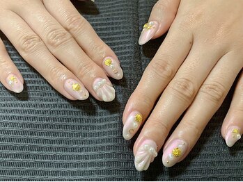 ミナネイル(mina-nail)/貝殻デザインで夏らしさを指先に