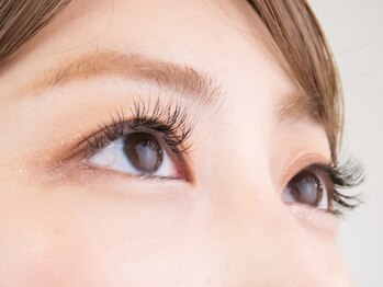 ギルトアイラッシュ(GUILD eyelash)の写真/軽い付け心地とナチュラルな仕上がりで、朝のメイク時間も短縮できる♪お得なクーポンもご用意してます!