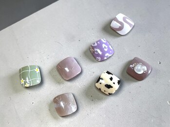 アイリス(iris)の写真/サンダル映え◎上品に華やぐフットネイルで、足元まで抜かりなく！