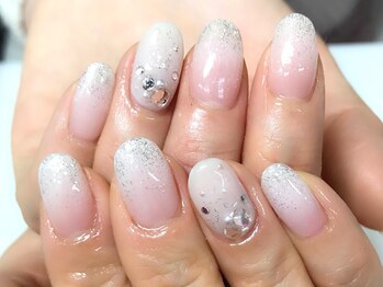 アイリッシュネイル 久屋大通店(Irish Nail)/白グラデーション×ラメ