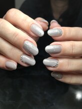 レディグリッター(Lady glitter)/大人グレーネイル