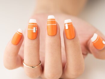 ヴァンネイル(VINGT NAIL nail&eye beauty)/ビビットなオレンジでデザイン