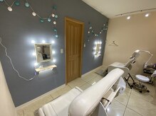 ヘアサロン併設なので同日施術も（まつ毛パーマ/アイブロウ）