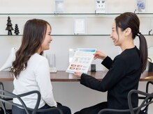エミリアホワイトニング(EMIRIA WHITENING)/初回カウンセリング風景