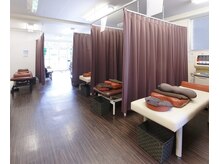 やわら接骨院 本八幡/【院内風景・施術ベッド】