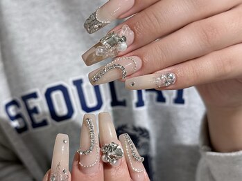 ブラソンネイル(Blossom nail)/上品ベージュクリスタルビジュー