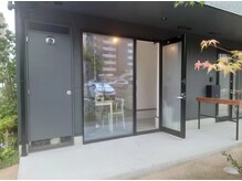 サロンエム(Salon m)の雰囲気（防府駅から徒歩2分。TRAIL内。ケーキ屋レガトーから徒歩1分。）