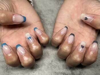 ジュリネイル(JULIE NAIL)/色違いフレンチ×ハート