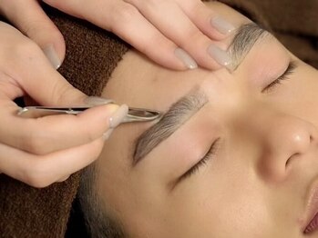 アグ ヘアー ピノ 松戸店(Agu hair pino)の写真/ハイレベルなアイブロウが松戸に上陸!黄金比率や骨格診断,パーソナルカラー診断で眉をプロデュース[松戸]