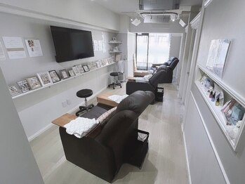 ネイルアイラッシュ アールエビス(R EBISU)の写真/ハンド＆フット同時施術OK!!完全個室完備◎スタッフ全員技術歴約10年以上★貴女に合ったデザインをご提案！