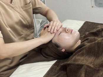 エメ(Eme.)の写真/お顔の歪みや左右差,ほうれい線,たるみが気になる方に◎フェイスラインを整えすっきりとした小顔に☆