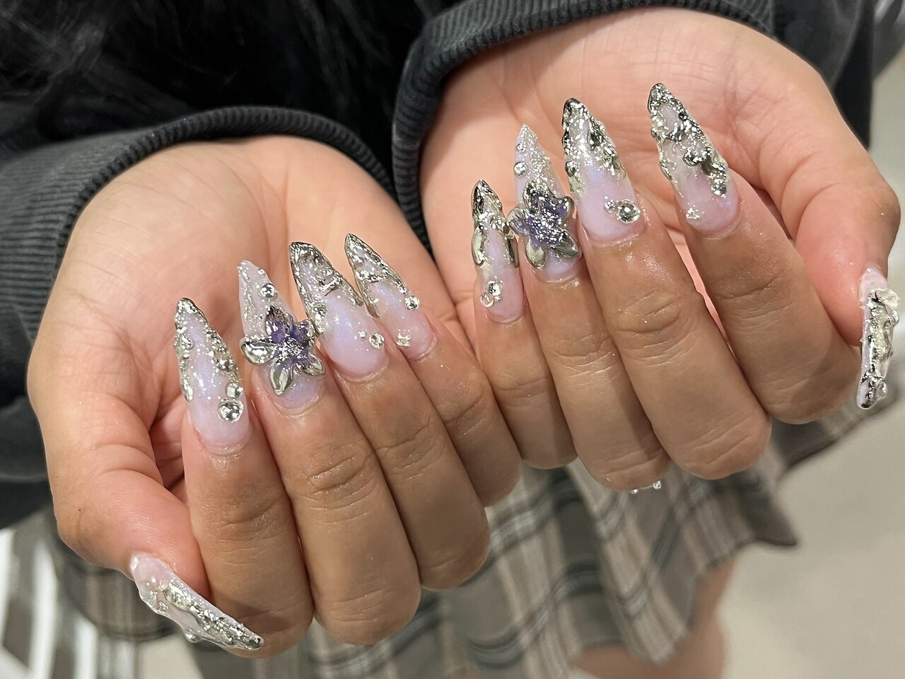 2026年春トレンド】シルバー ハートのネイルデザイン集｜人気順