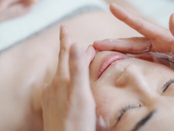 ルピナージュ(Lupinage)の写真/最近輪郭ぼやけてきたかも…そんな方へ！年齢とともに気になる"もたつきフェイス"を小顔リフトでリセット！