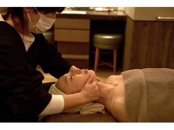 ヘリオス(helios+)/小顔コルギ