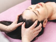 鍼プラス 美肌屋 スズカサロン(鍼plus Suzuka salon)の雰囲気（1番人気の《寝落ち必須ヘッドマッサージ》でリラックス）