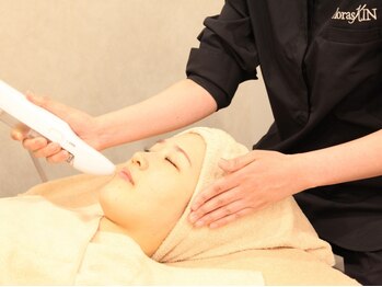 フロラスキン 三宮店(florasKIN)の写真/《諦めていたニキビケア,凸凹肌に★無針水光注入で美肌菌を育成！》トラブルレスなすべすべ陶器肌に♪